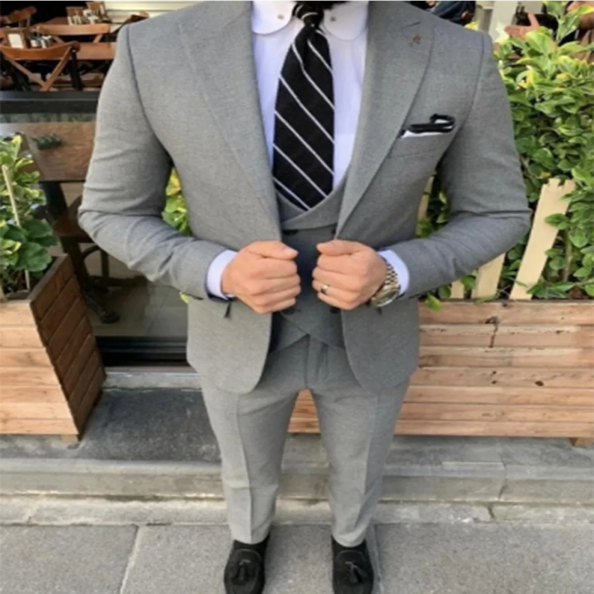 2022 Abiti da uomo con un bottone Smoking dello sposo grigio chiaro Groomsmen con risvolto a punta Set da 3 pezzi (giacca + pant