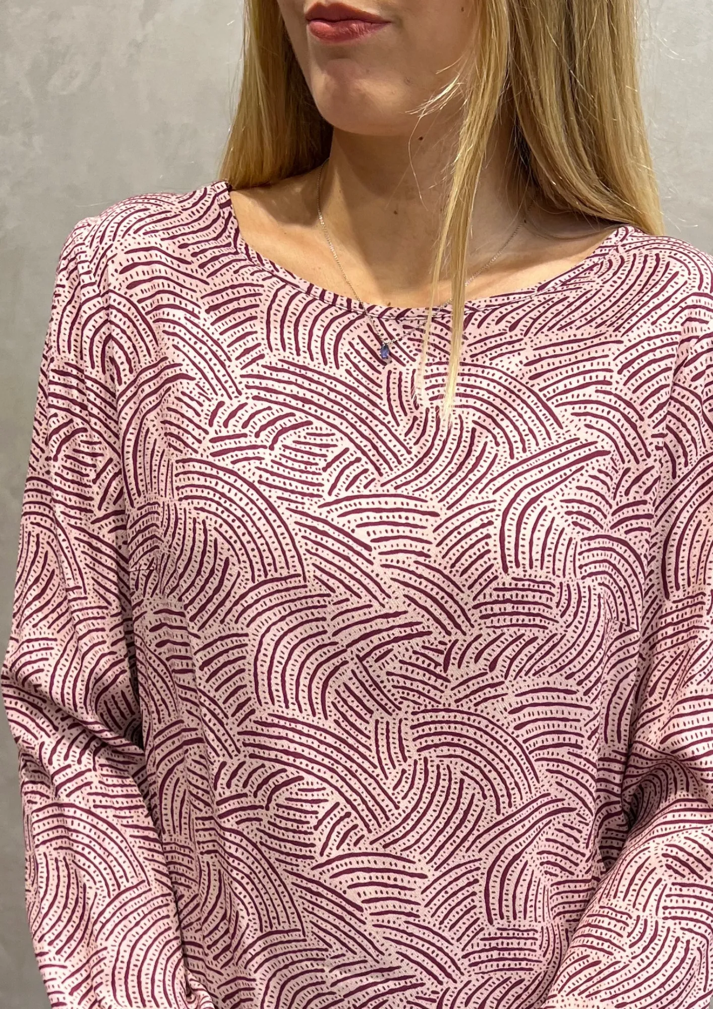 Blusa 100% viscosa in fantasia minimale