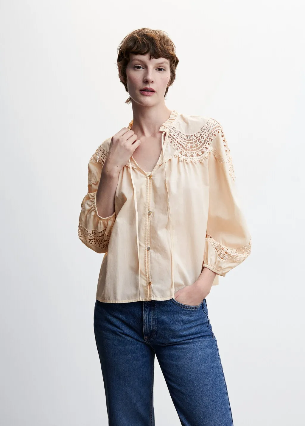 Blusa ricamata laccio