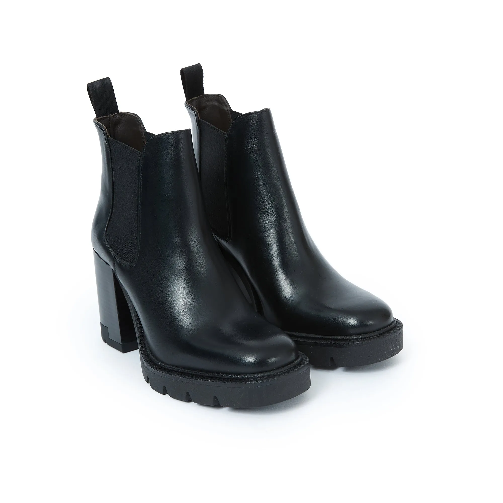 Heeled chelsea boot black