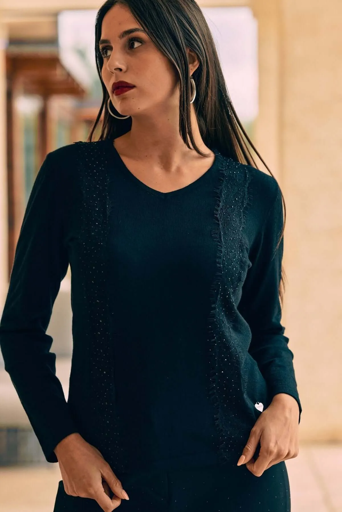 Maglia con scollo a V con applicazioni in pizzo NERO