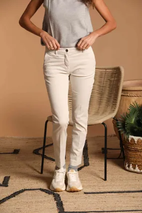 New York Slim pantalon chino femme en satin coupe slim ①. 